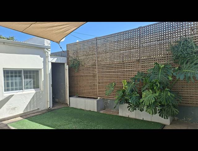 2 bed property to rent in WOODSTOCK